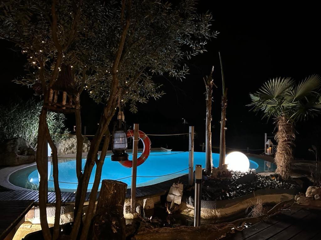 Mouxy A La Marc'Quize Chambres D'Hotes, Petit Dejeuner Compris, Avec Piscine A Debordement En Exterieur, Bain Nordique A 38 Degres En Prestation Supplement Sur Reservation Horaire Anticipee 1 Place De Parking Gratuite Sur Place מראה חיצוני תמונה