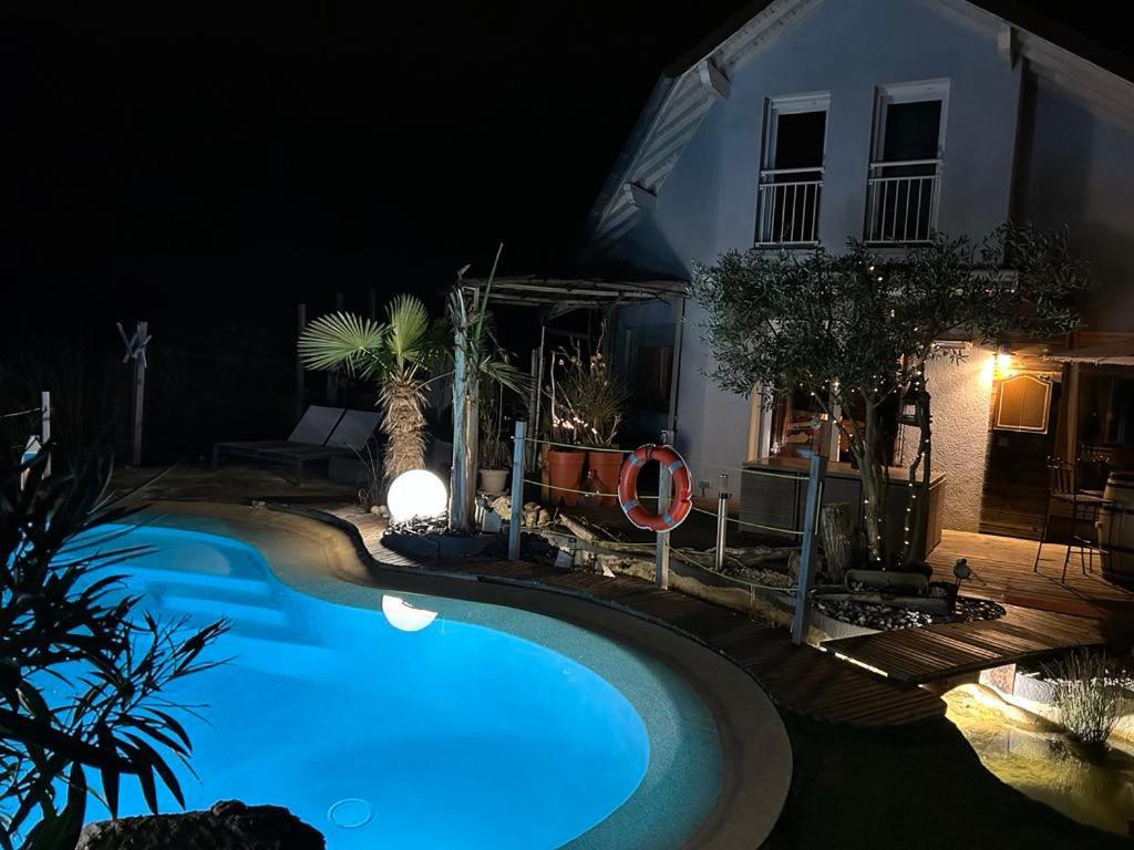 Mouxy A La Marc'Quize Chambres D'Hotes, Petit Dejeuner Compris, Avec Piscine A Debordement En Exterieur, Bain Nordique A 38 Degres En Prestation Supplement Sur Reservation Horaire Anticipee 1 Place De Parking Gratuite Sur Place מראה חיצוני תמונה